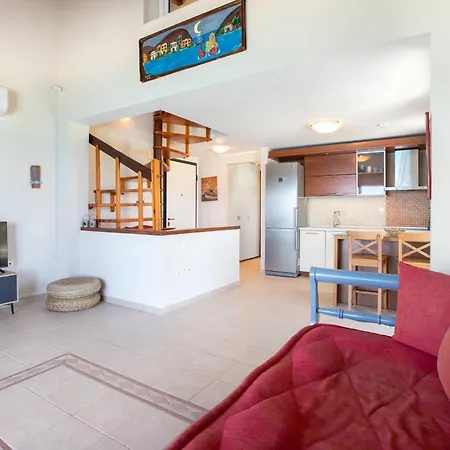 Lalla Beachfront شقة بوليخرونو