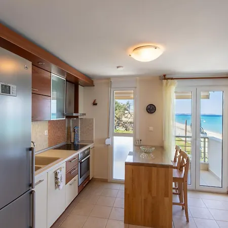 Lalla Beachfront بوليخرونو