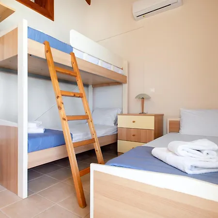 Lalla Beachfront شقة بوليخرونو