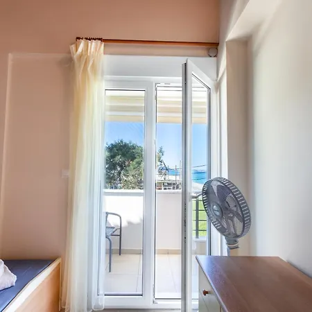 Lalla Beachfront شقة بوليخرونو