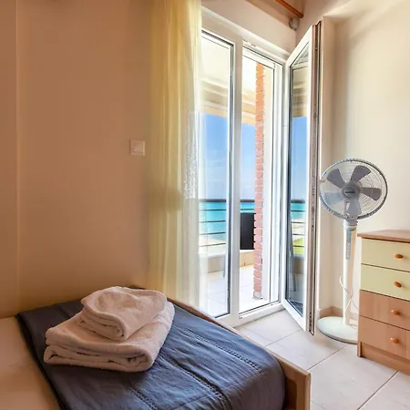 Lalla Beachfront بوليخرونو