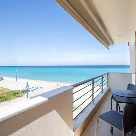 Lalla Beachfront شقة بوليخرونو