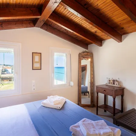 Lalla Beachfront شقة بوليخرونو